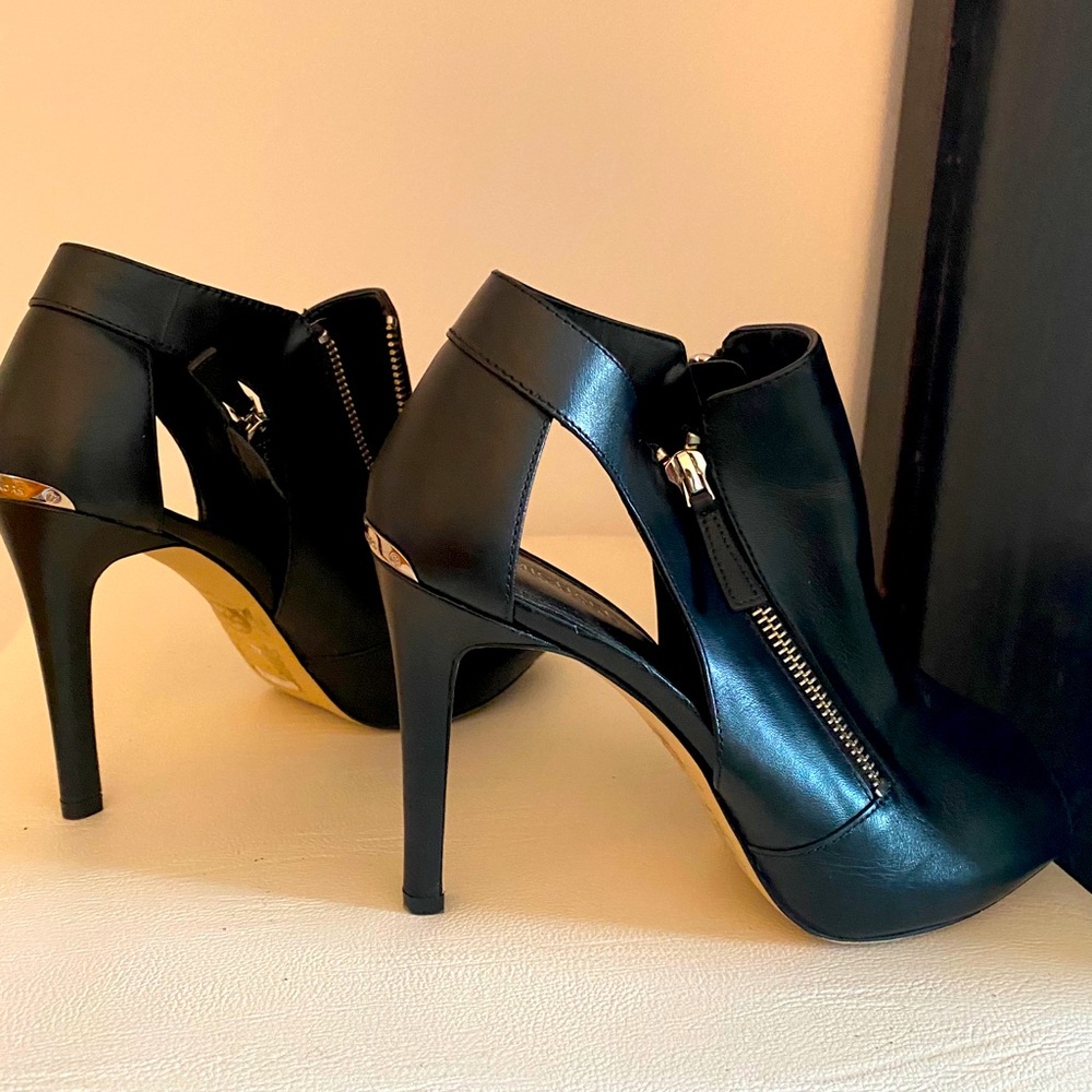 Leather open toe / open side booties